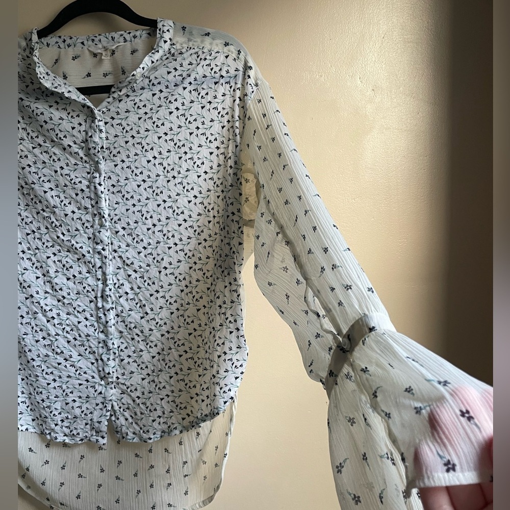 Gorgeous Lucky Brand Boho Button down flutter sleeve high low blouse